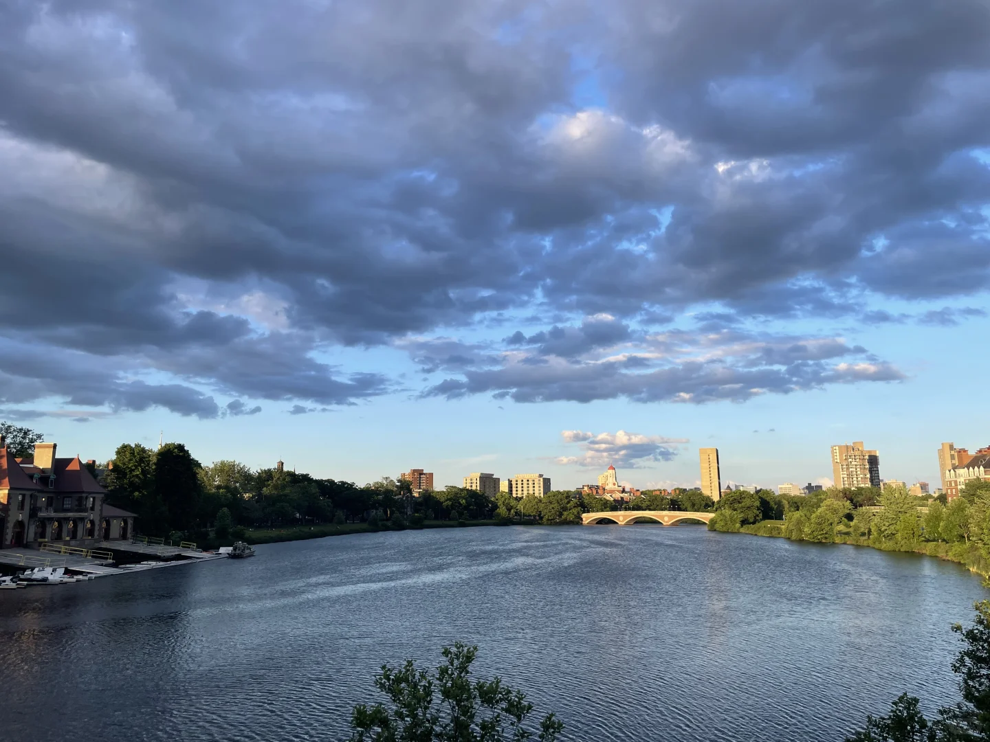 Looking for friends in Boston to swim 🏊‍♂️, bike 🚴‍♀️, play tennis 🎾, run 🏃‍♂️, or grab coffee ☕ with