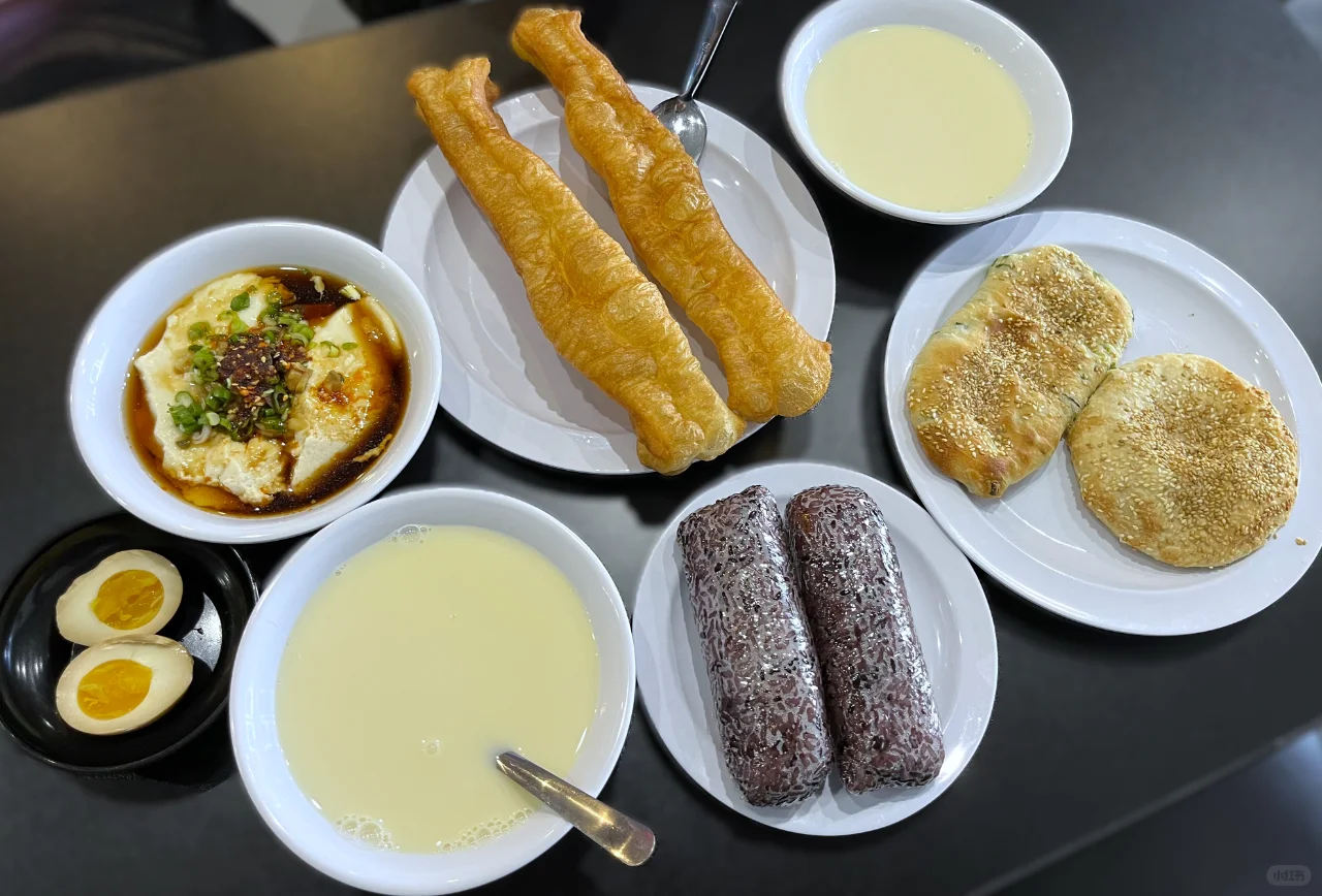 The Chinese-style breakfast here is delicious—a nostalgic taste of home.