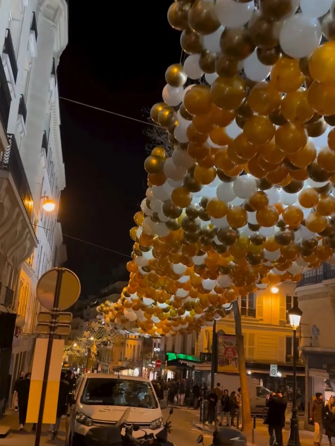 Paris Travel | Don't Forget to Hit Up the Bubble Street in Paris for Christmas!