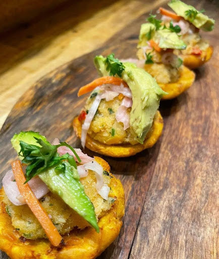 Montaditos con Bacalaitos y Spicy Crab (3) (Picoteo / Starters)