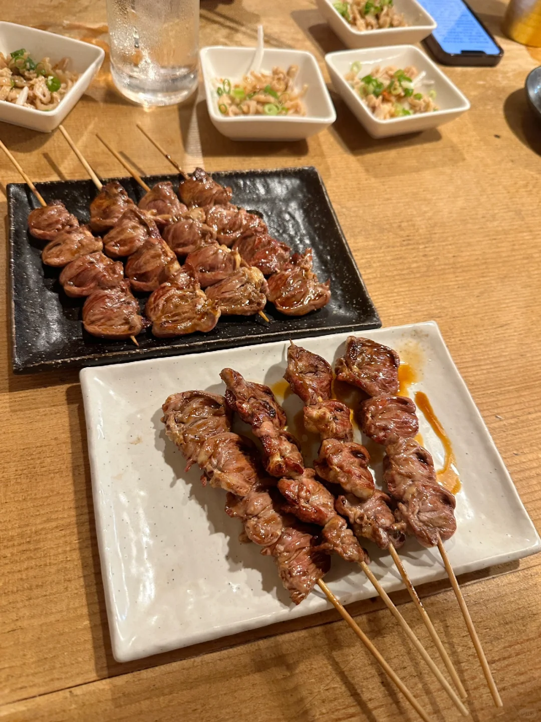 Guys, you gotta check out this yakitori place in Osaka! The owner's swamped!