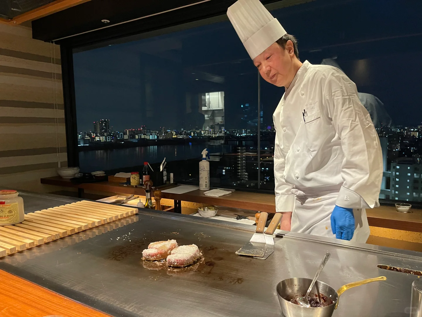 Best Teppanyaki Spot for Date Night in Osaka