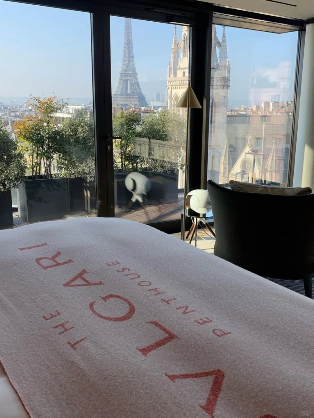 Blackpink's Bvlgari Suite: Private Views of the Eiffel Tower and Notre-Dame