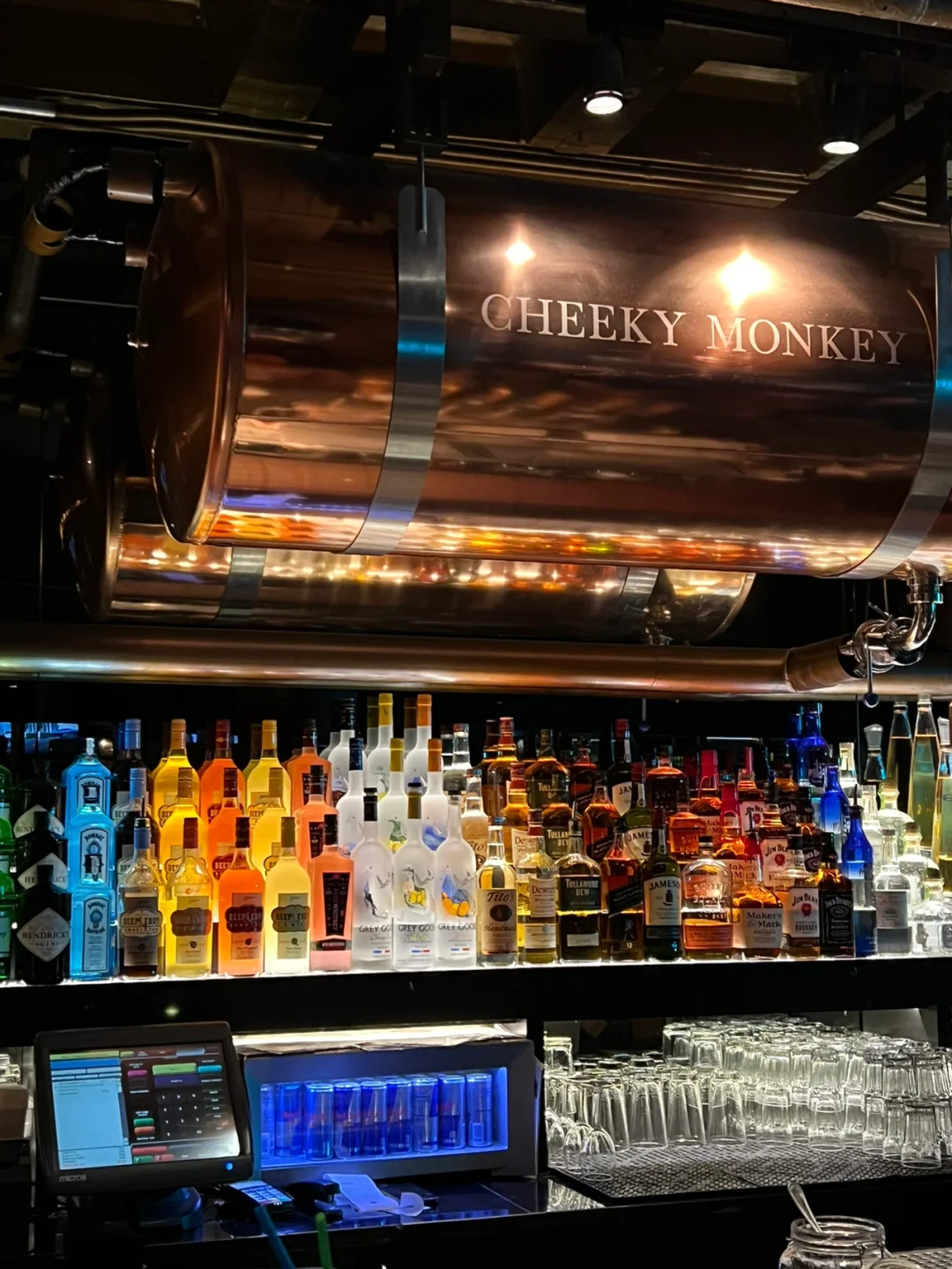 Boston Bars | Catch the Game and Have Fun at This Fenway Spot 🏀