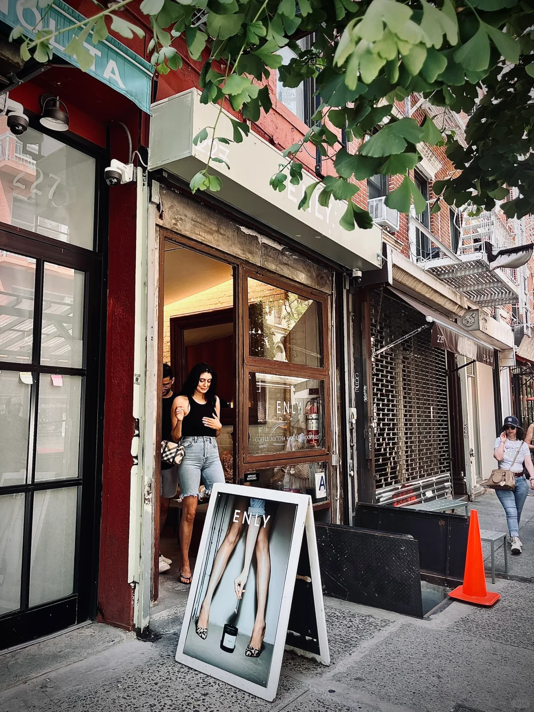 Must-Try Tiramisu Coffee While Shopping in Soho 🌿