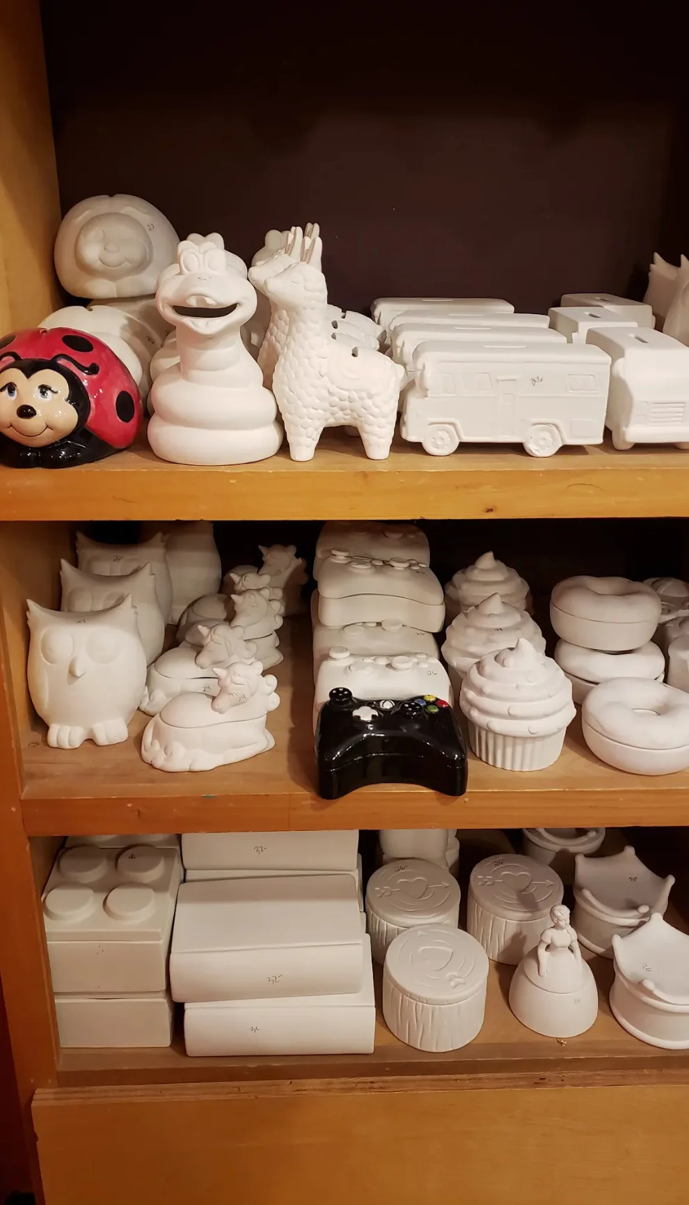 "Explore Columbus OSU! 🎨🧑‍🎨 Dozens of Ceramic Options Await You!"