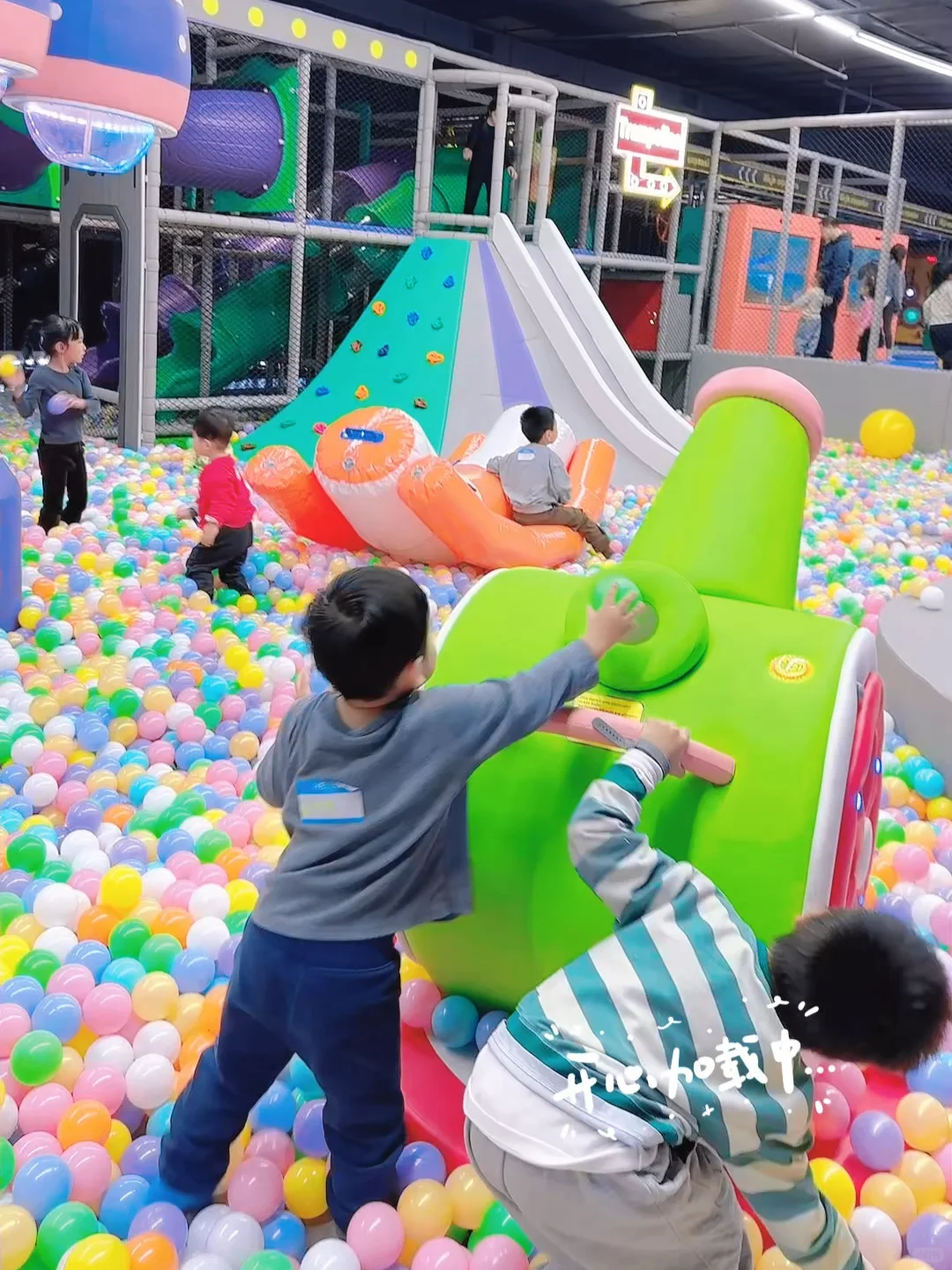 New Indoor Playground Opens on 3rd Avenue in Brooklyn, NYC @MaxFumLand