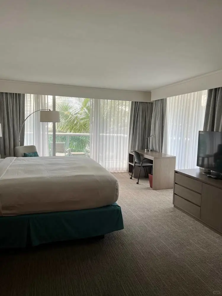 This Hotel in Fort Lauderdale! So Cheap It Feels Unfamiliar...