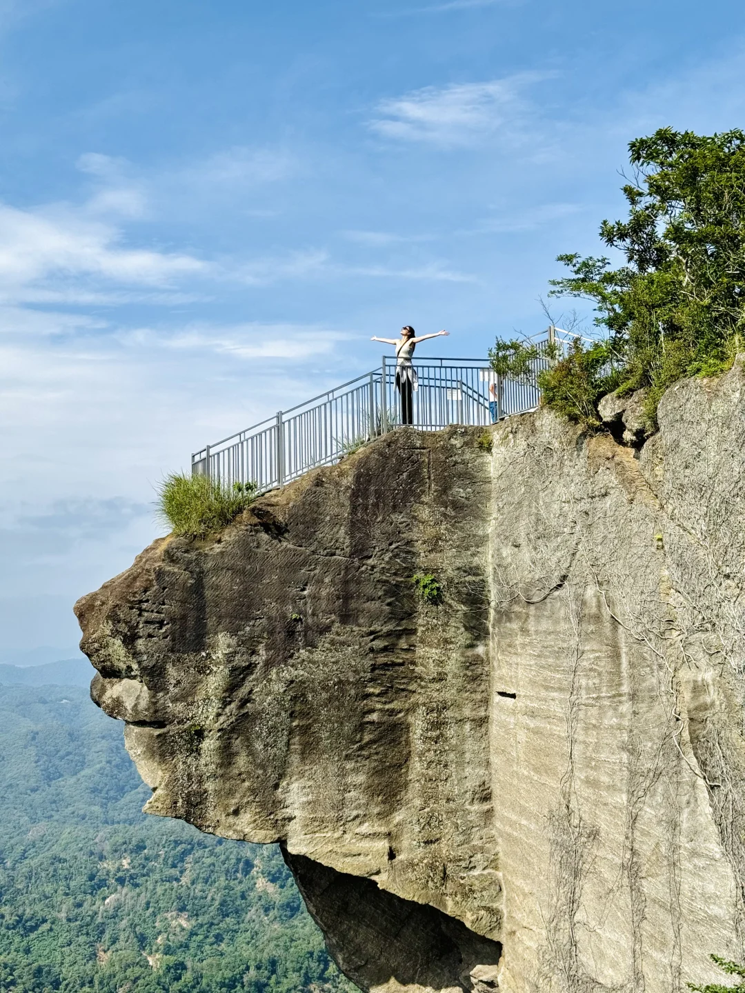 Escape the Heat in Tokyo: Hiking at Chiba's Sawtooth Mountain with Breathtaking Views of Both Mountains and Sea 🌊⛰️