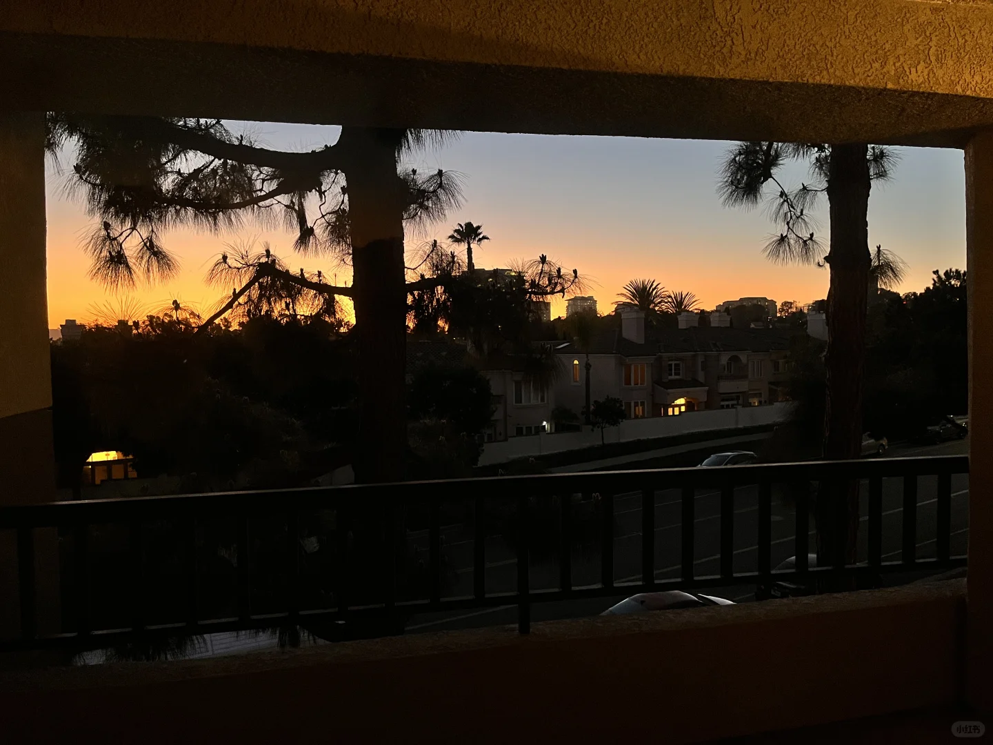 **Translation:**  
San Diego UTC 24Hours Basketball Partner  

**Alternative Translation:**  
24-Hour Basketball Buddy at UTC, San Diego  

**Note:** The translation focuses on conveying the key information (location, activity, time frame) while keeping it natural in Japanese. "搭子" is translated as "partner" for clarity.  

**Next possible variant:**  
Looking for a basketball mate at UTC, San Diego – 24/7  

*(This ensures each output differs while maintaining accuracy