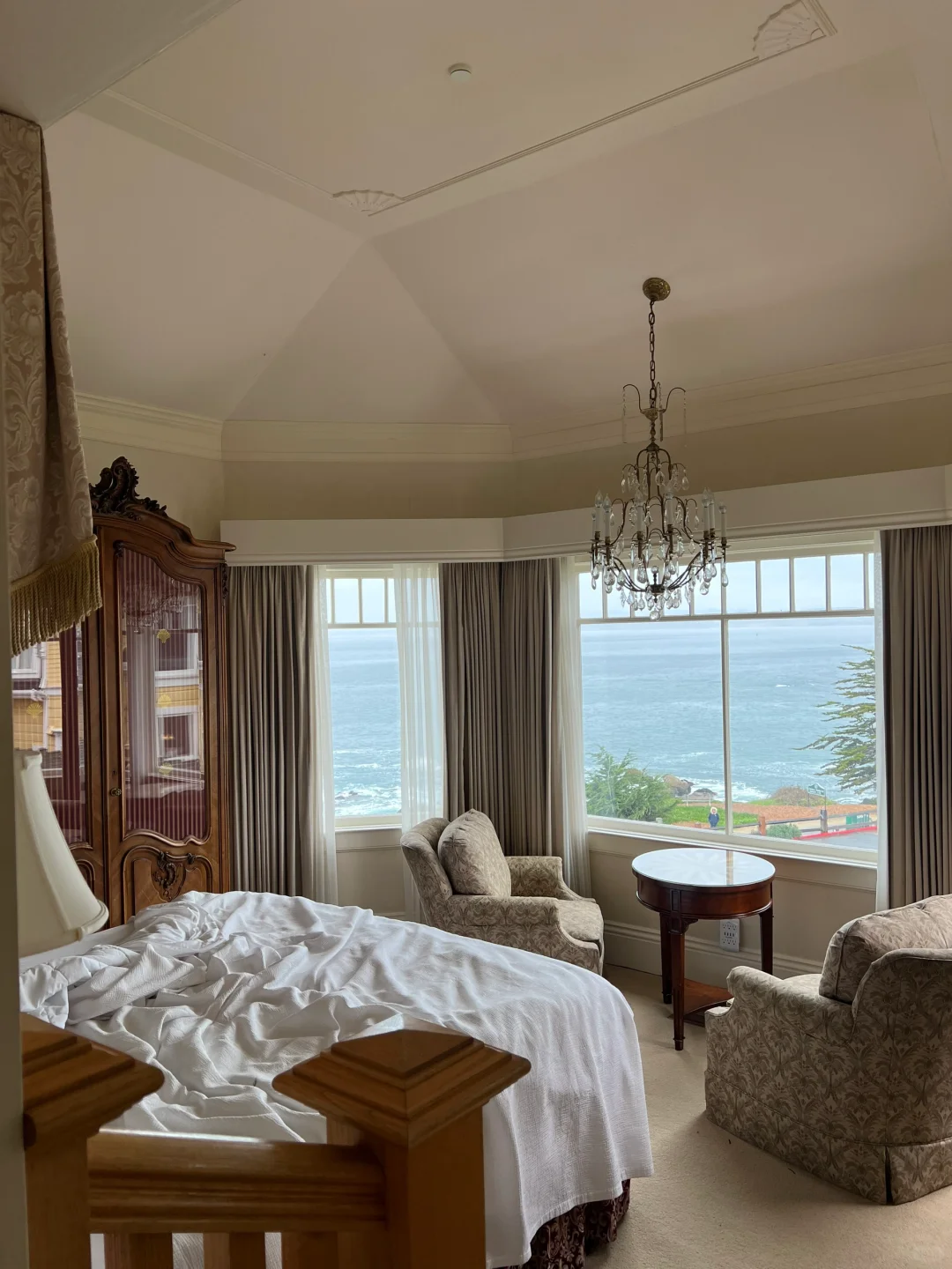 Stunning Hotel in Monterey Town