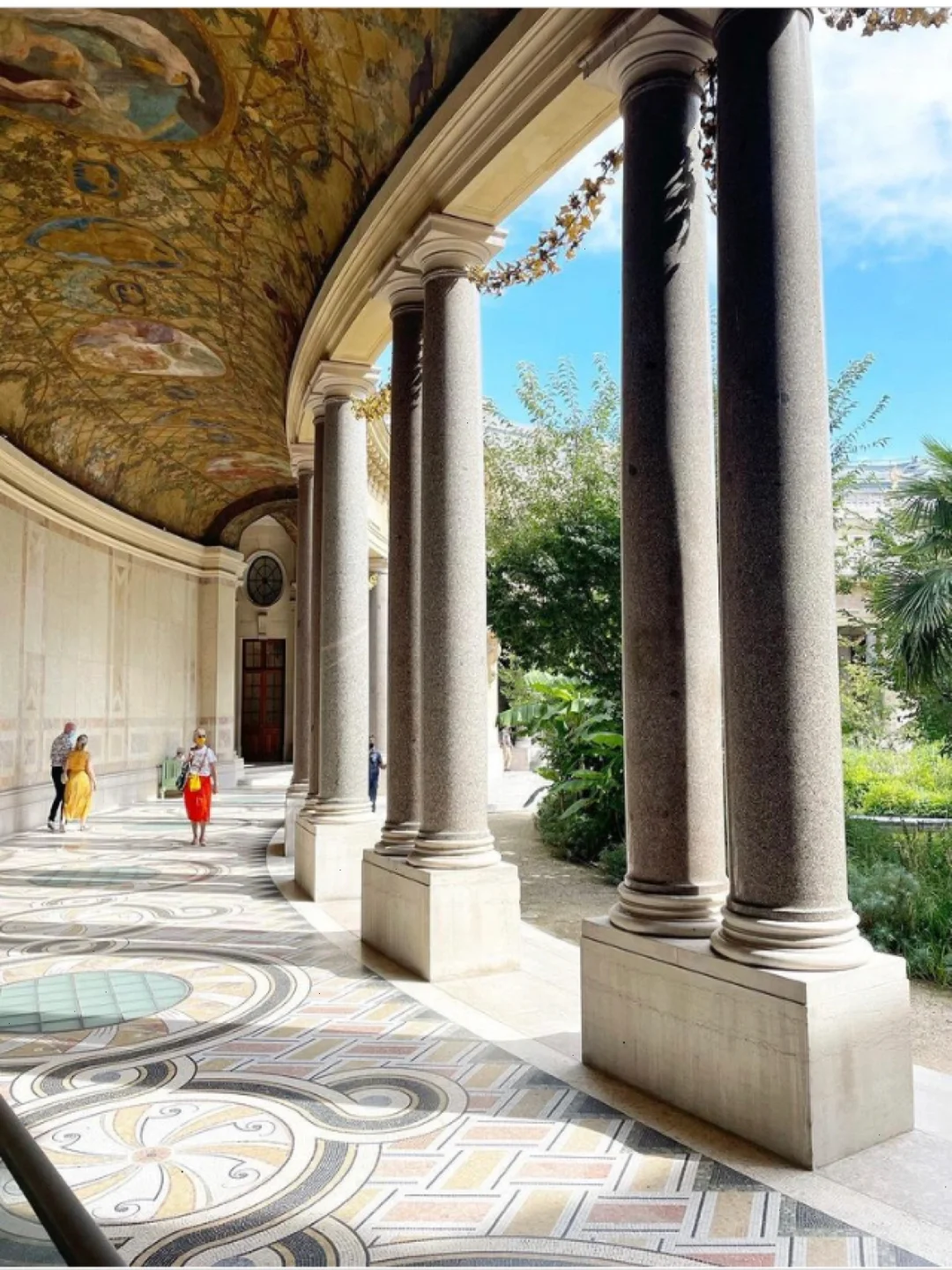 Free Paris Museum Tour Guide 4 🤩 (26 and Up Only)