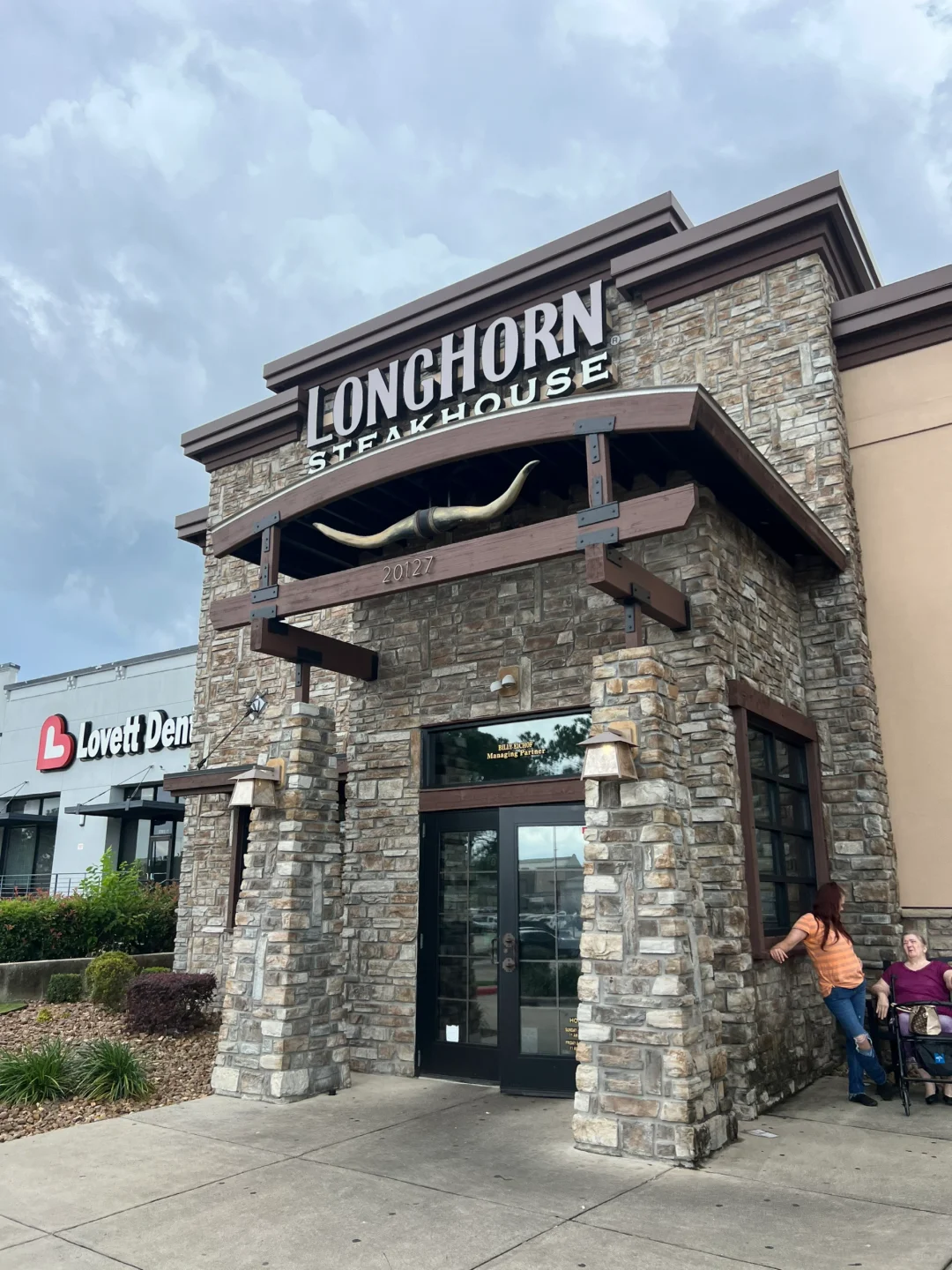 LongHorn Steakhouse: Texas' Signature Steak Spot with Unbeatable Value