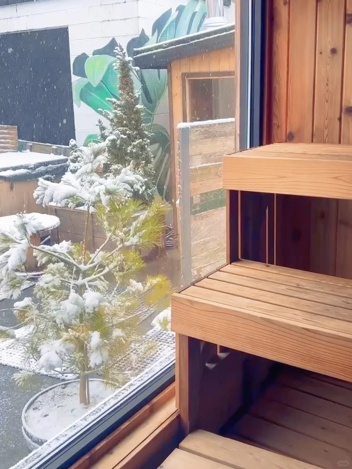 Outdoor Hot Spring and Sauna in Boston