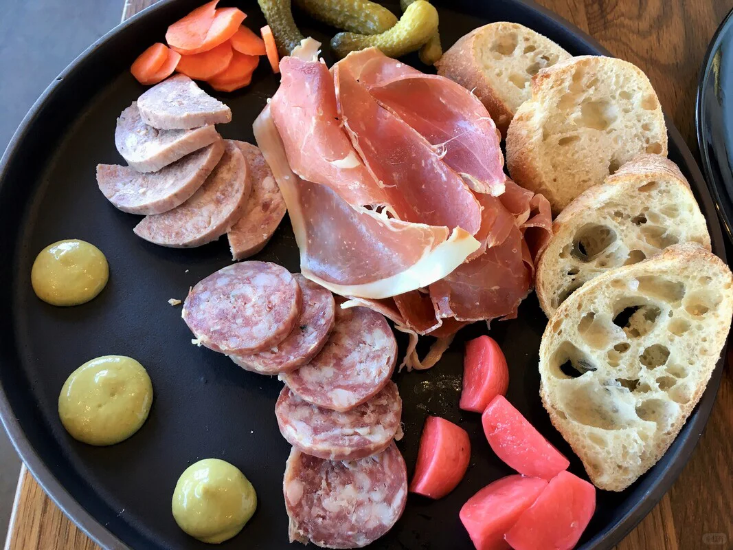 Le French Restaurant