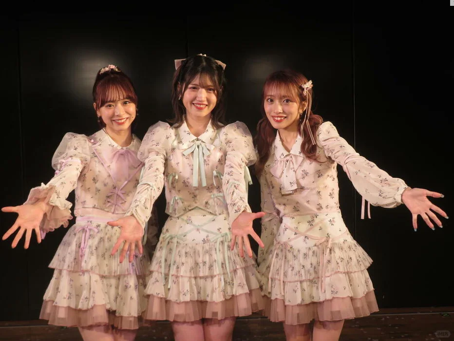 AKB48 Bids Farewell to the Old Theater, Tears Flow in Akihabara!