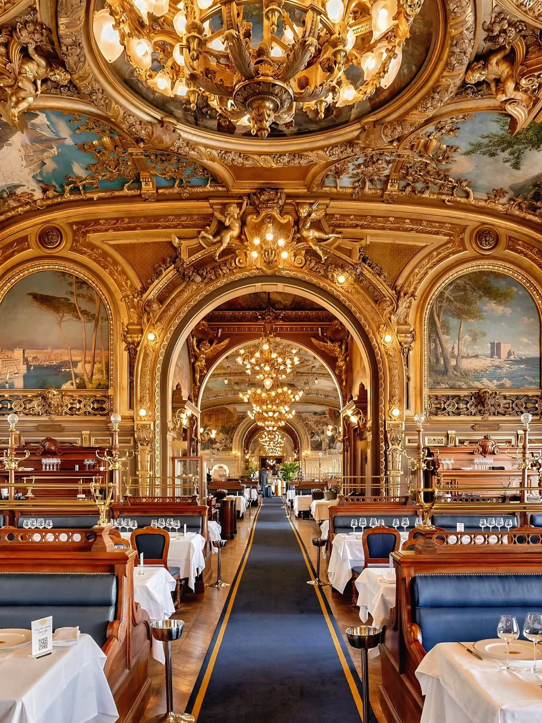 Paris 🍴 Top 5 Hidden Gem Retro Restaurants: Time-Travel Back to the Middle Ages!
