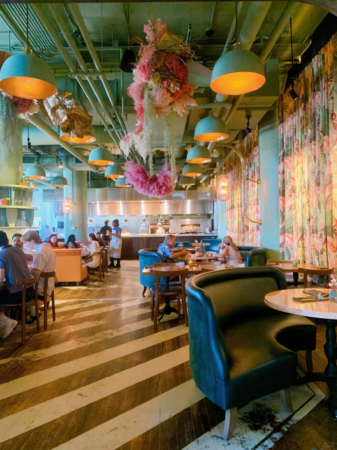 Atlanta｜A Romantic, Pink Bubble-Filled American Restaurant 🫧