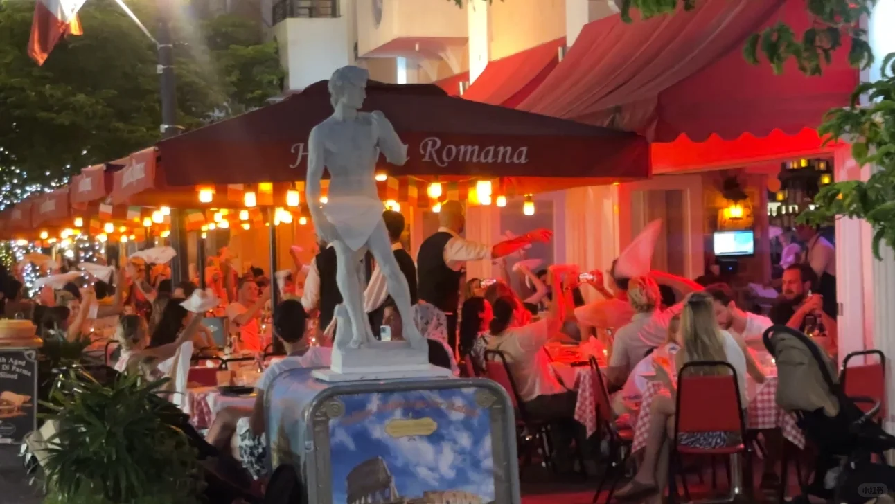 Super Fun Italian 🇮🇹 Restaurant in Miami 🍴 Playing Drop the Handkerchief