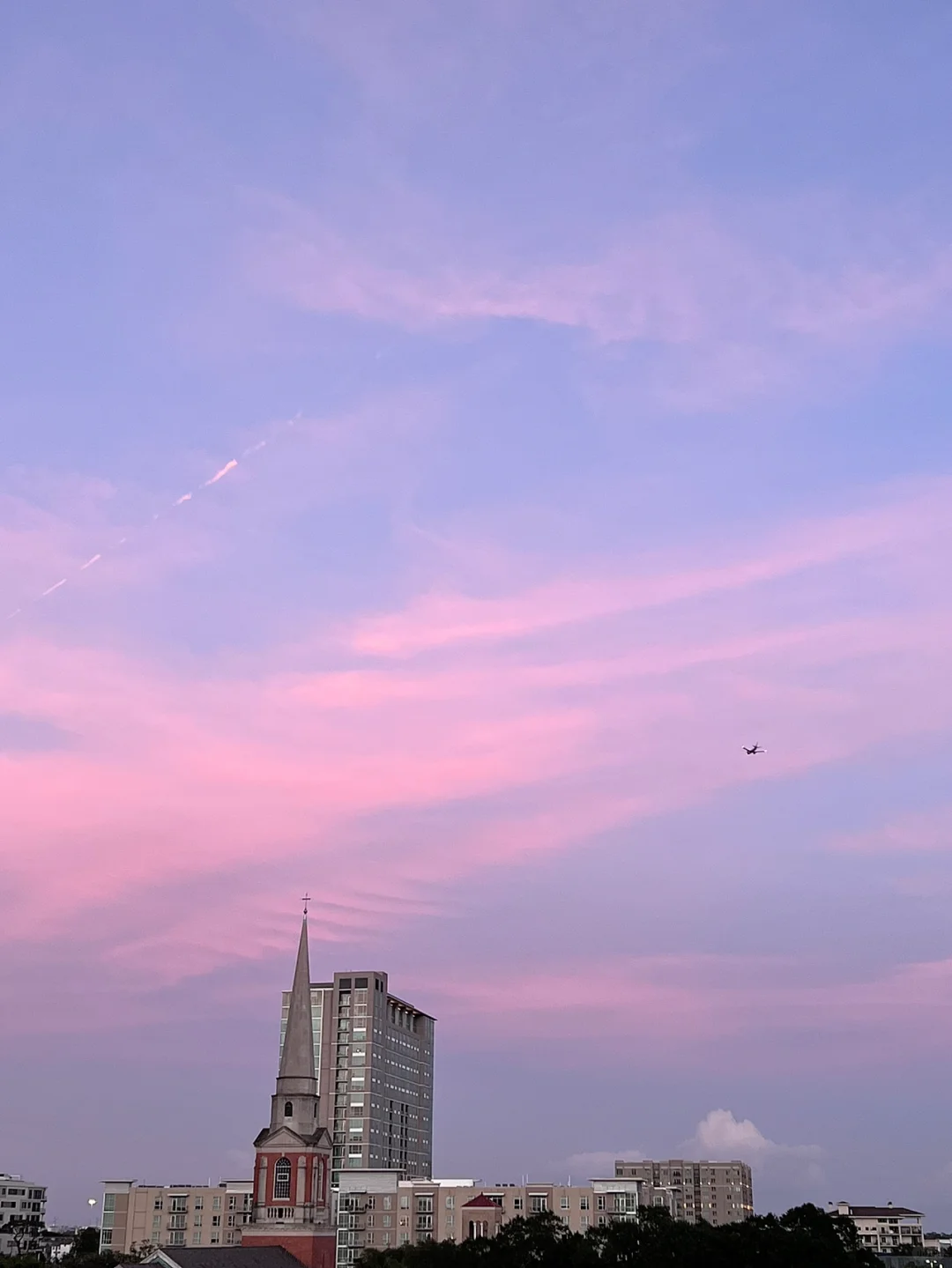 **Houston | The Gentle Glow of Sunset**  

This translation captures the poetic essence of the original title while maintaining a natural and evocative tone in English. "落日余晖" is rendered as "the glow of sunset," which conveys warmth and serenity, and "温柔" is translated as "gentle" to reflect the soothing atmosphere implied in the Chinese phrase. The phrasing is concise yet vivid, fitting for a travel blog or social media post.  

Alternative (slightly more lyrical):  
