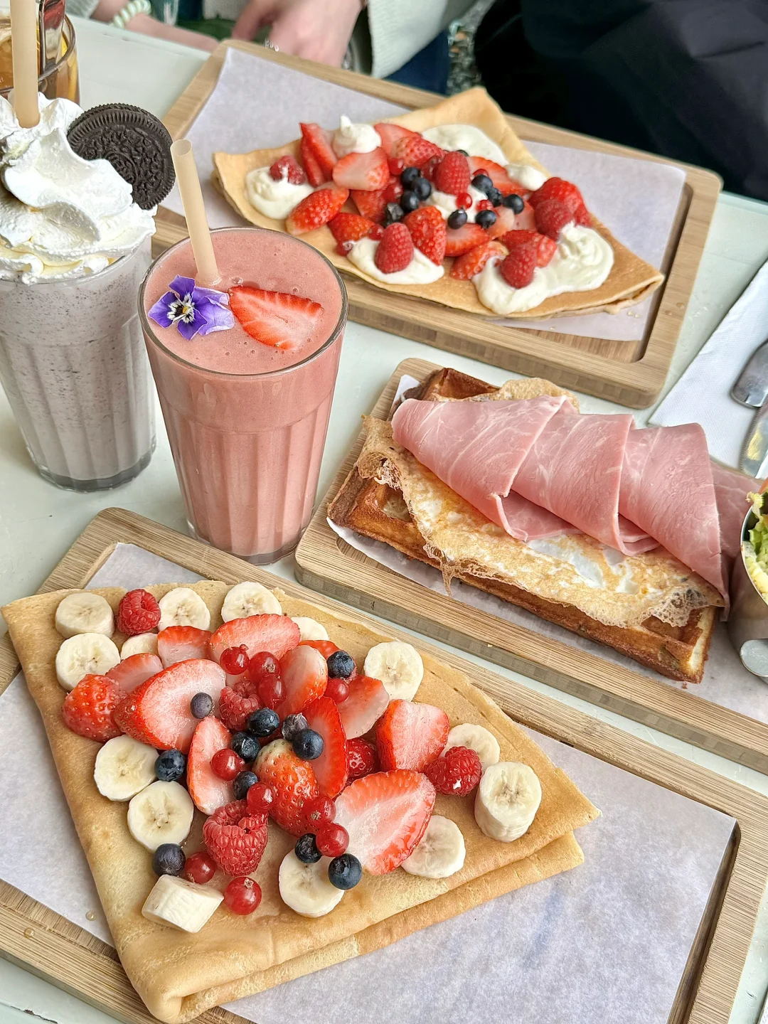 🇫🇷 | Yum Yum Crepes Right Across from Notre-Dame 🥞🫐💓