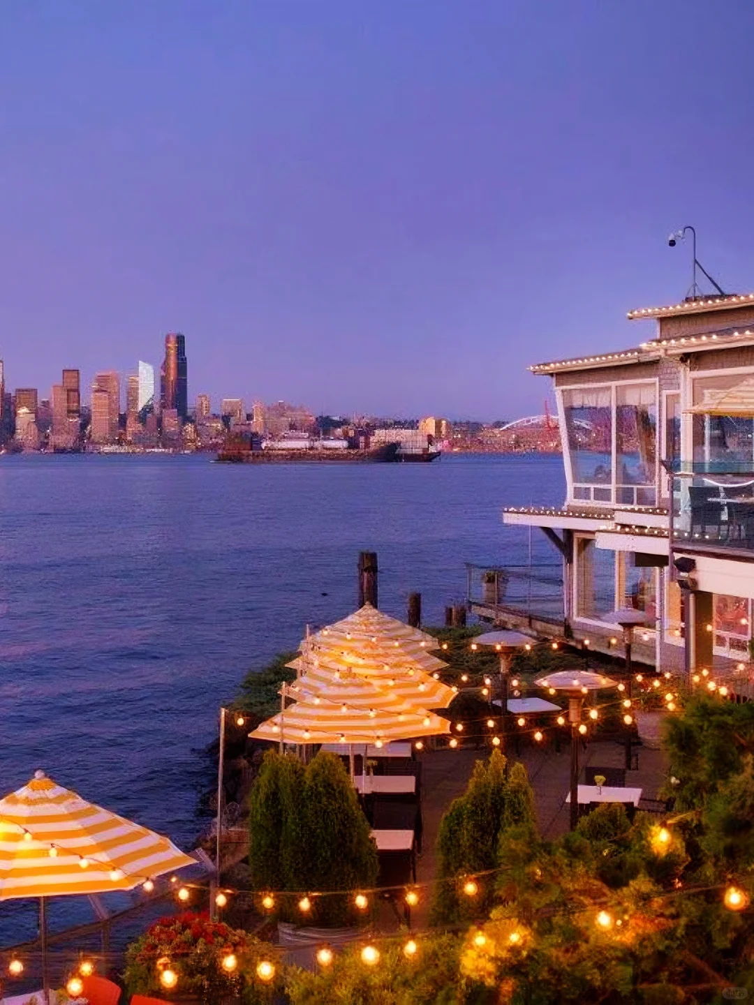 Seattle folks, bring your Crush here for a date