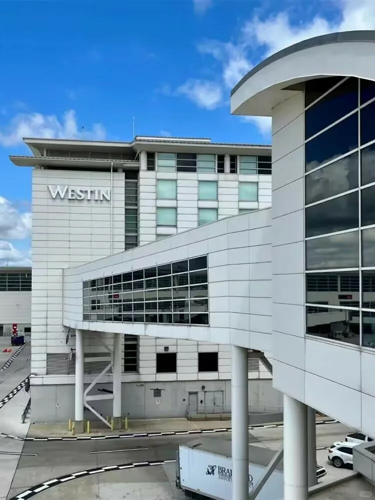 Must-Stay Hotel for Detroit Layovers! Direct Walk to the Airport!