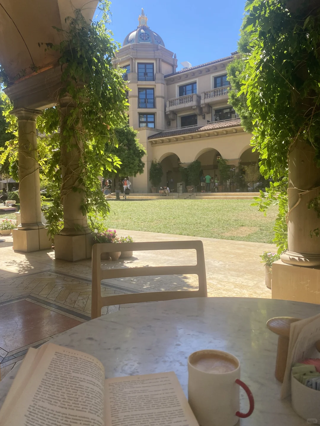 Top-Notch Coffee Shop in Beverly Hills