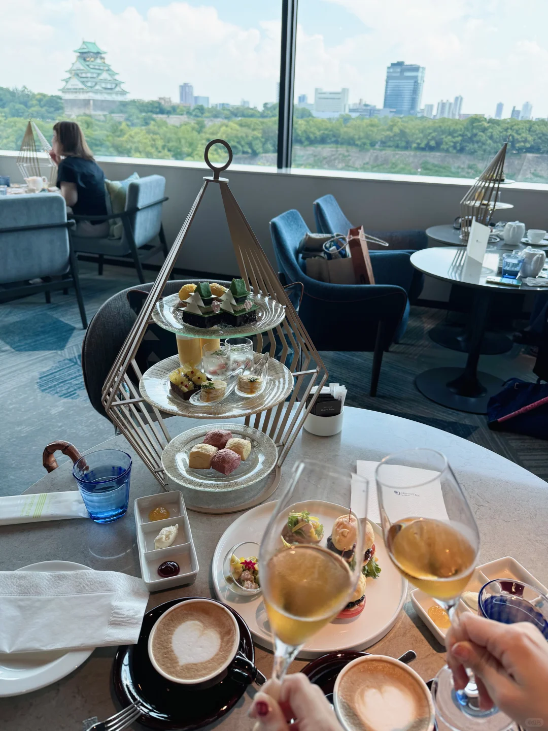 If anyone hasn't heard about this Osaka Castle 🏯 afternoon tea, I'll be devastated!