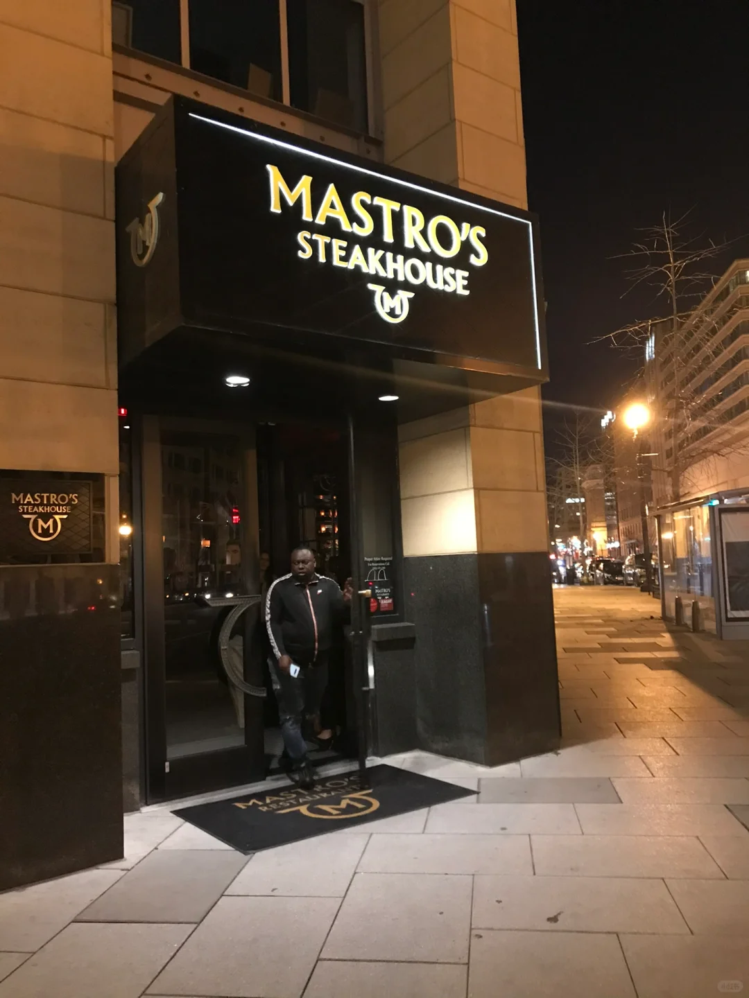 Here’s a polished and natural English translation of the title, keeping the tone engaging and travel-blog-friendly:  

**"This Is Hands Down My Favorite Steakhouse in Washington, DC 👍"**  

### Notes on the Translation:  
- **"绝对"** → "Hands down" (a colloquial way to emphasize certainty, fitting for a social media caption).  
- **"最喜欢的"** → "Favorite" (simple and direct, matching the enthusiastic tone).  
