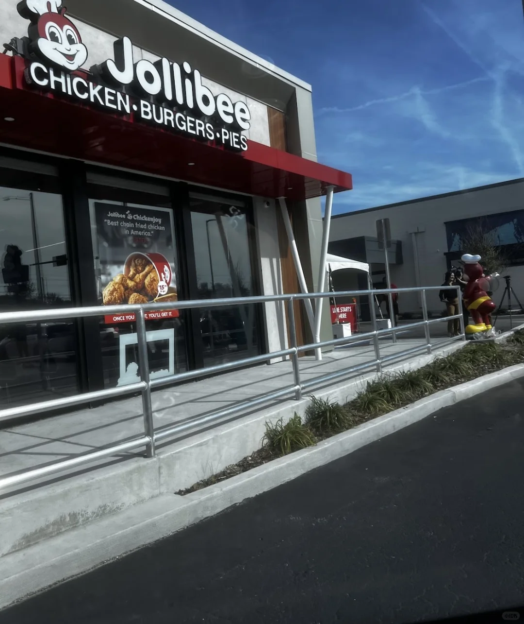 Check Out Orlando's Filipino Fried Chicken Spot—Jollibee