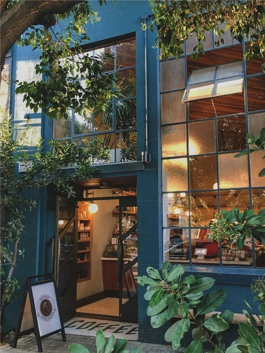 Cozy San Francisco Café Perfect for an Afternoon Hang ☕