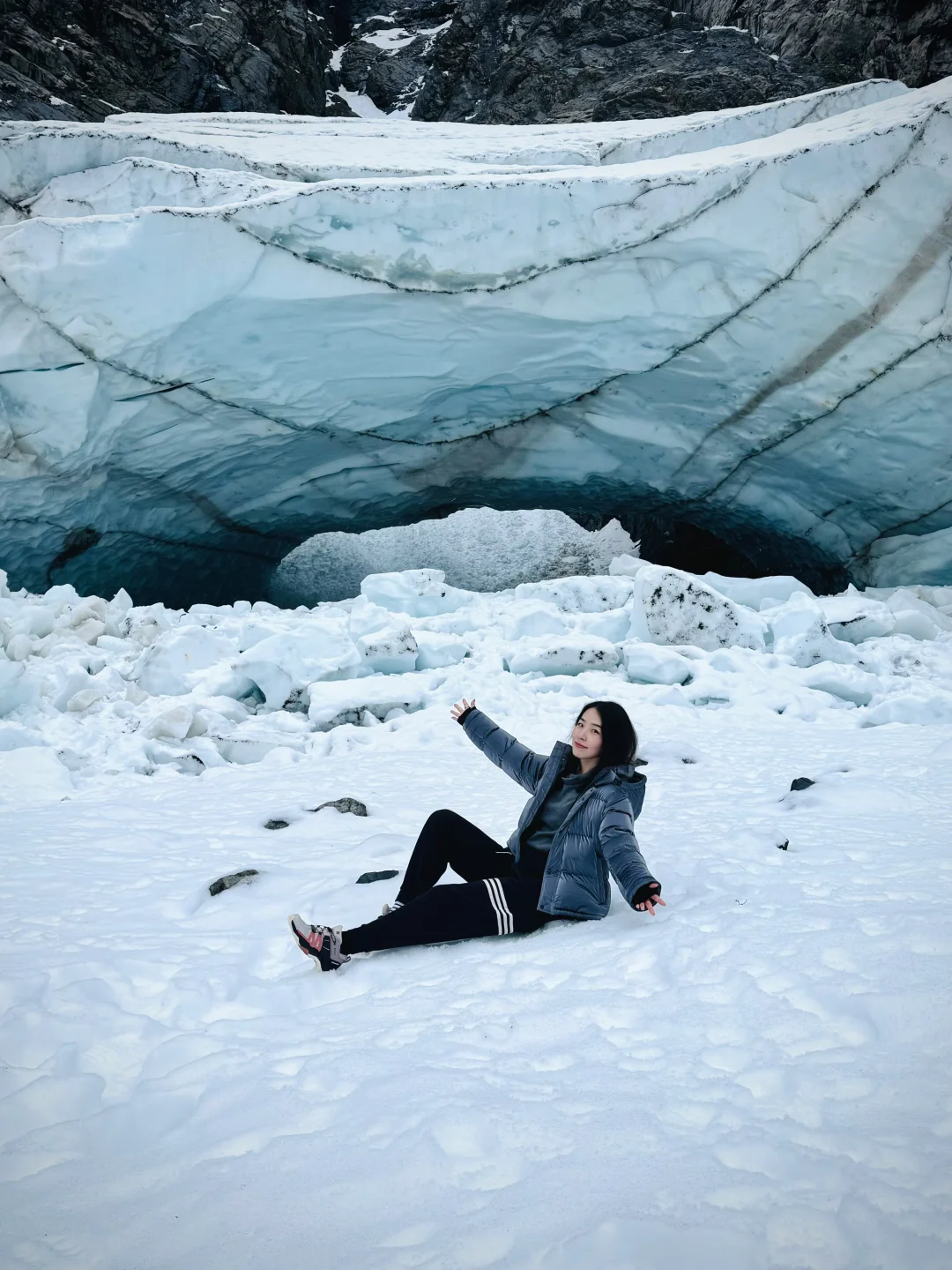 New Winter Hike Discovery! The Most Stunning Ice Cave Adventure in Seattle