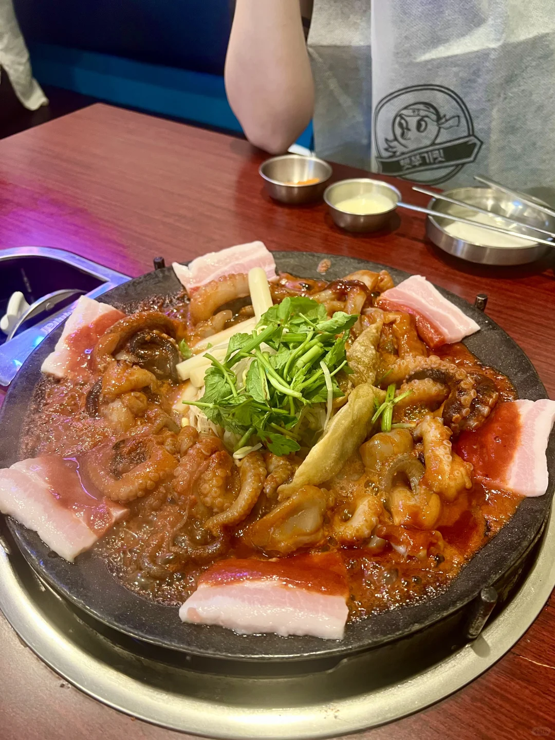 🇯🇵 Shin-Okubo | Spicy and Chewy Pork Belly & Octopus Hot Pot 🐙