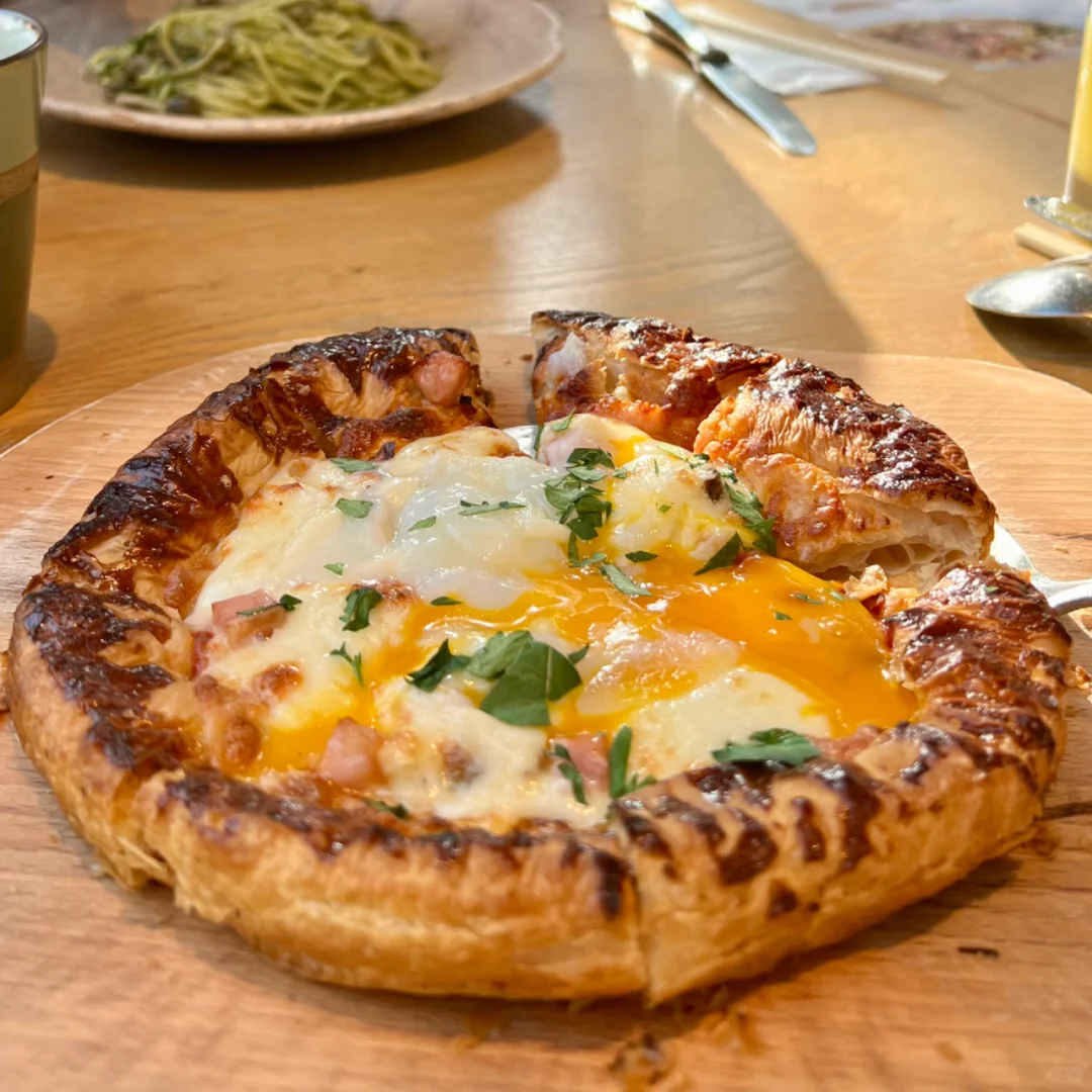 Chillin' Italian Lunch Under Osaka Castle 🇮🇹