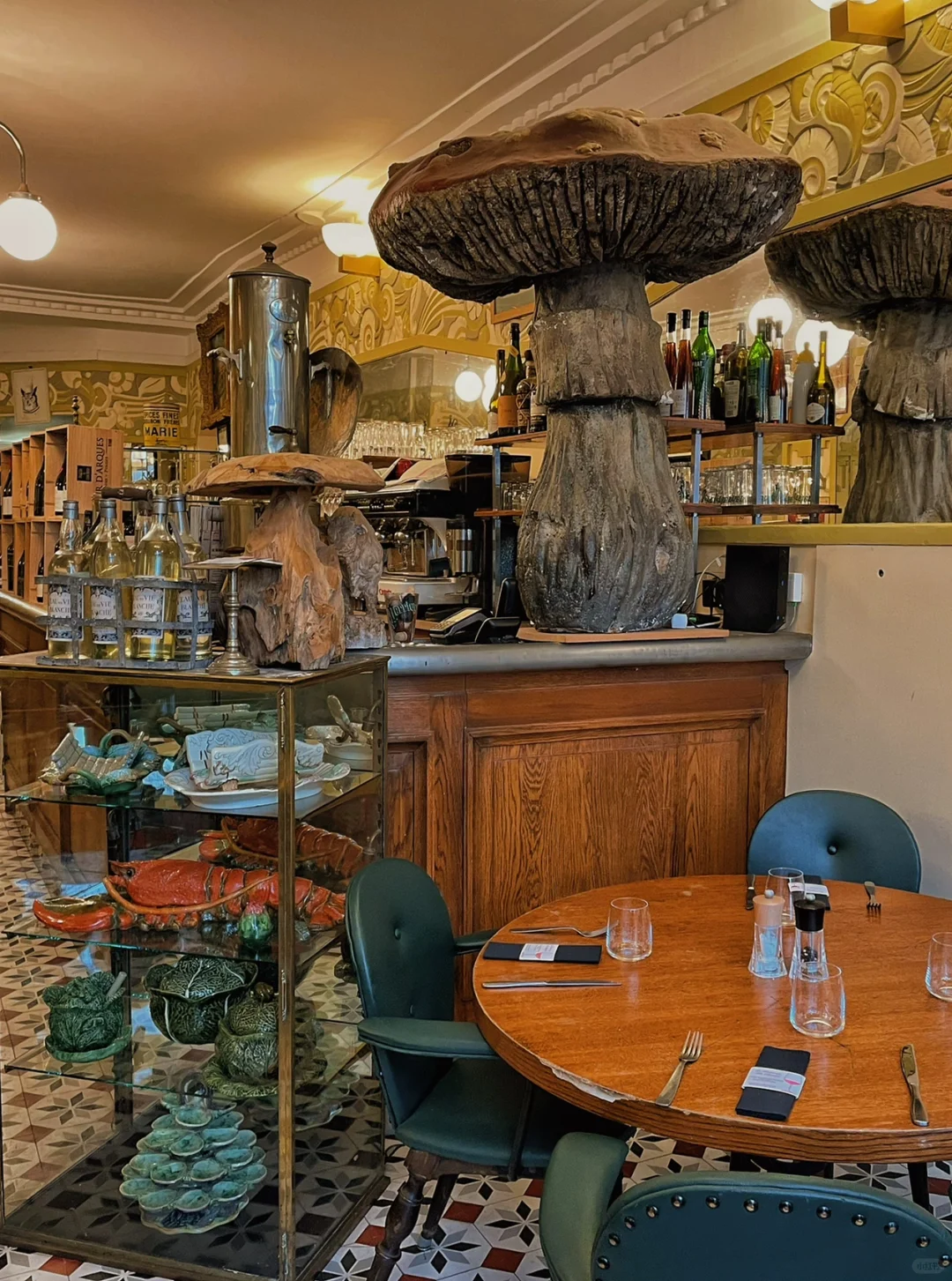 This Hidden Alley in Paris Houses a 1929 Mushroom Tavern 🌿