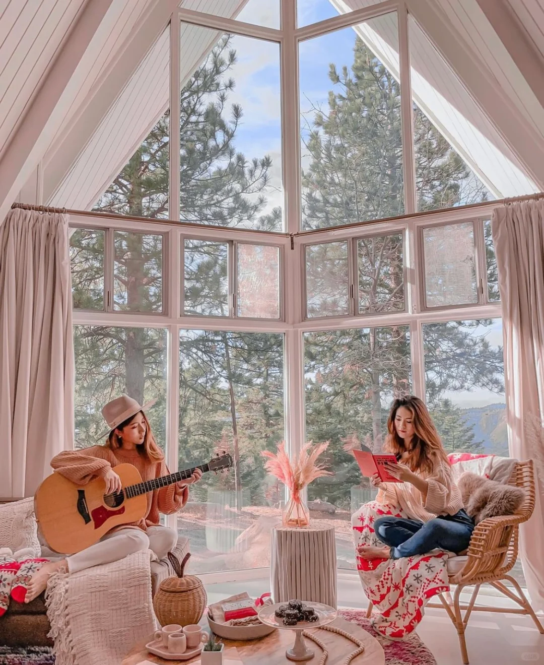 Lake Arrowhead, LA: Must-Visit Pink Cabin Airbnb