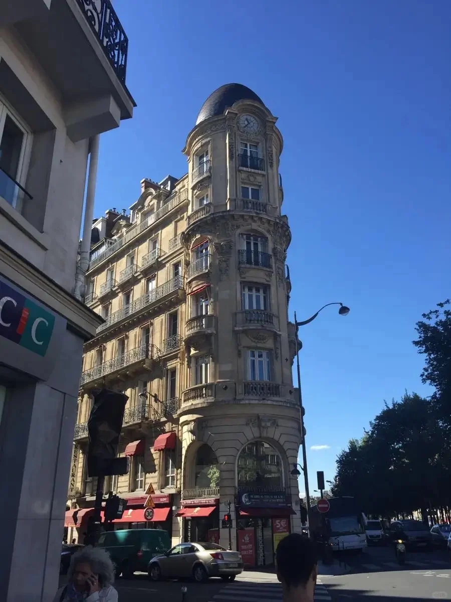 Hidden Gem Eateries in Paris: Top Picks by the French