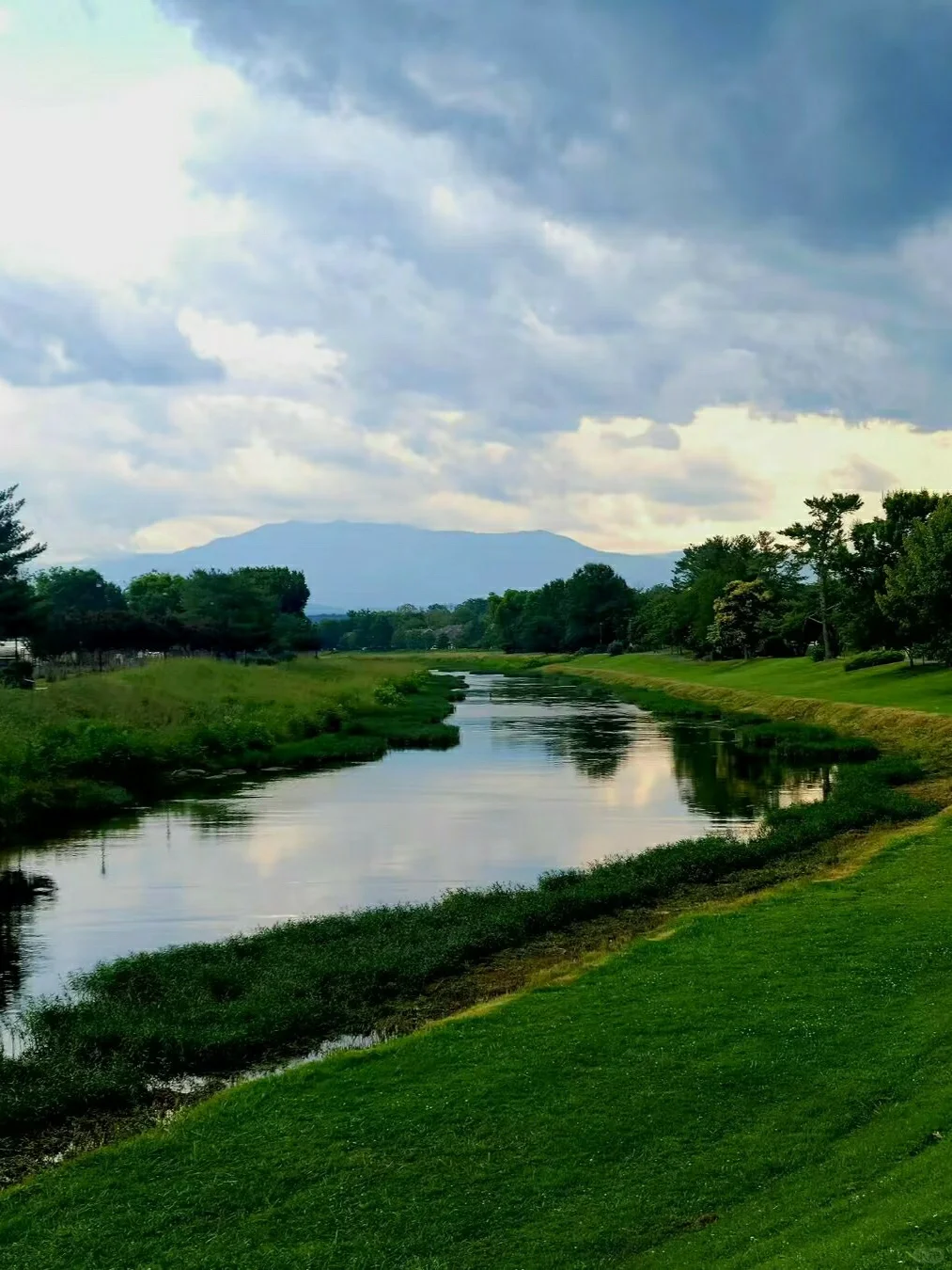 Great Smoky Mountains National Park | Immerse Yourself in Natural Beauty 🍂