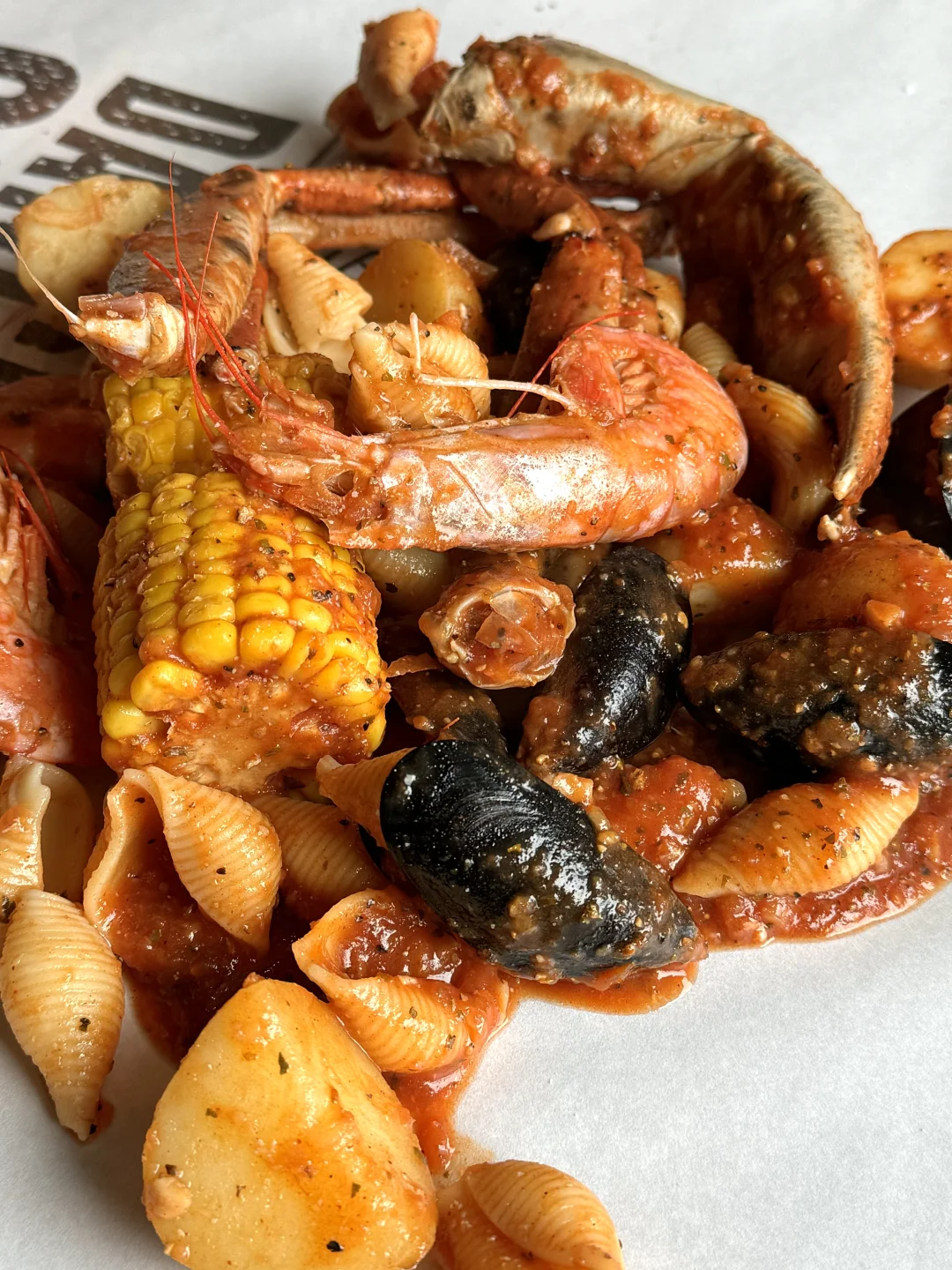 Osaka's Super Fun Shake-Up Seafood 🦞 Served Right Onto Your Table!