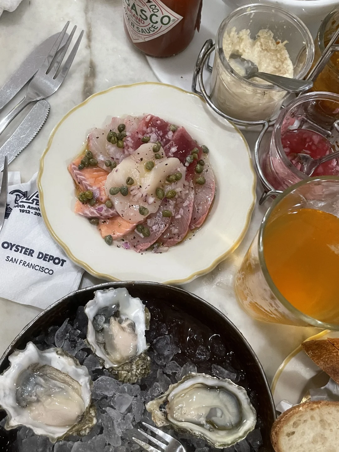 "Vibrant Vibes at San Francisco's Trendy Seafood Spot 🦪🐟"