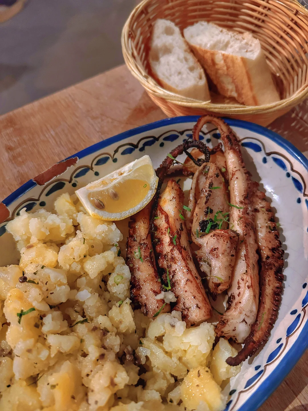 This Sicilian Spot in Paris is Lit!