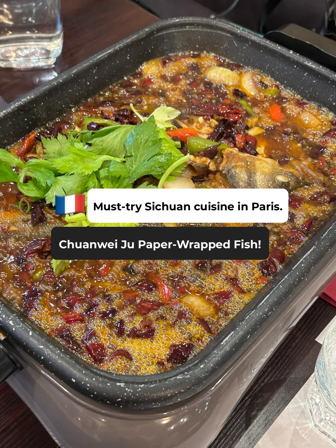 🇫🇷 Parisians Raving About Chengdu's Paper-Wrapped Fish! 🤤 Totally Spicy and Addictive