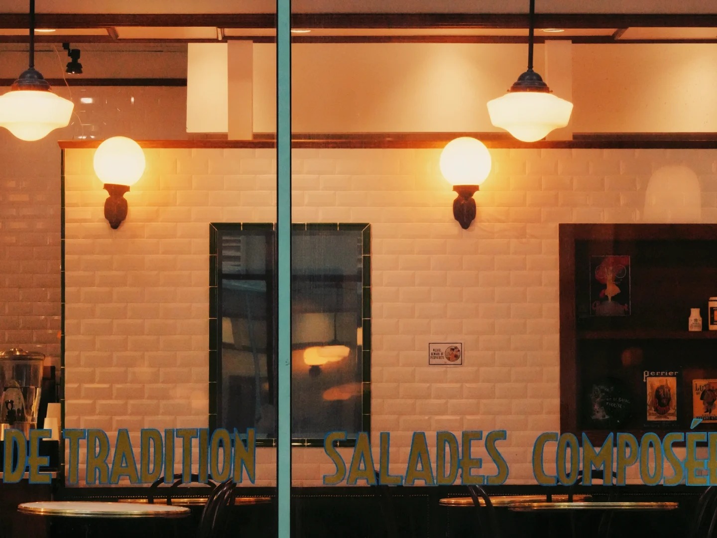 Chicago Café | Léa | You’ll Understand Why Business is Slow After Trying It