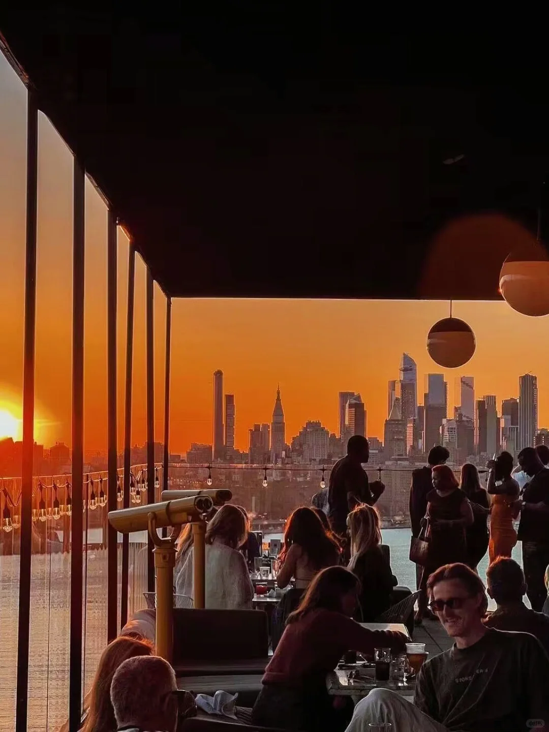 Summer in NYC 🥰 Kick off with these 8 Rooftop Bars 🥂