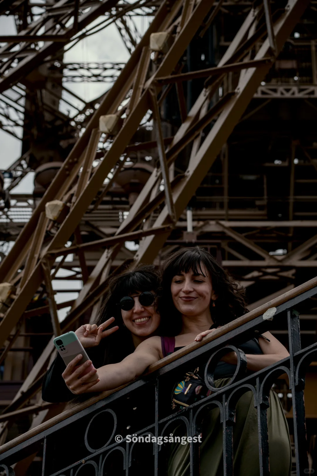 🇫🇷 The Burgers at Paris Street Corners Are Delish!