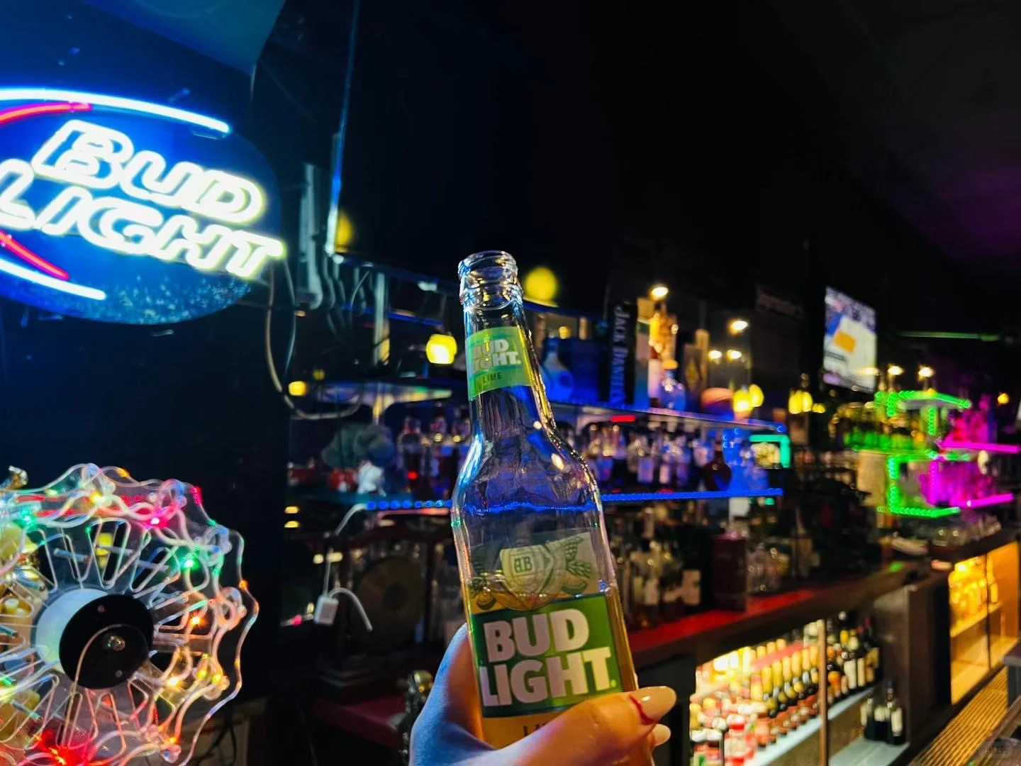 "LA's Chill Bar: The Perfect Spot for Weekend Check-ins"