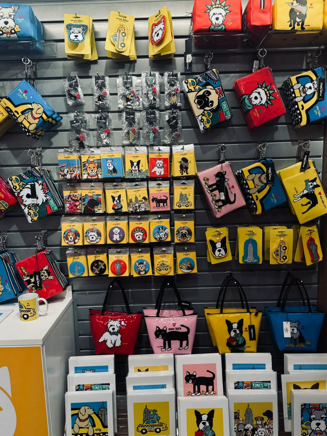 Must-Have Adorable Little Souvenirs in NYC (⁎⁍̴̛ᴗ⁍̴̛⁎)