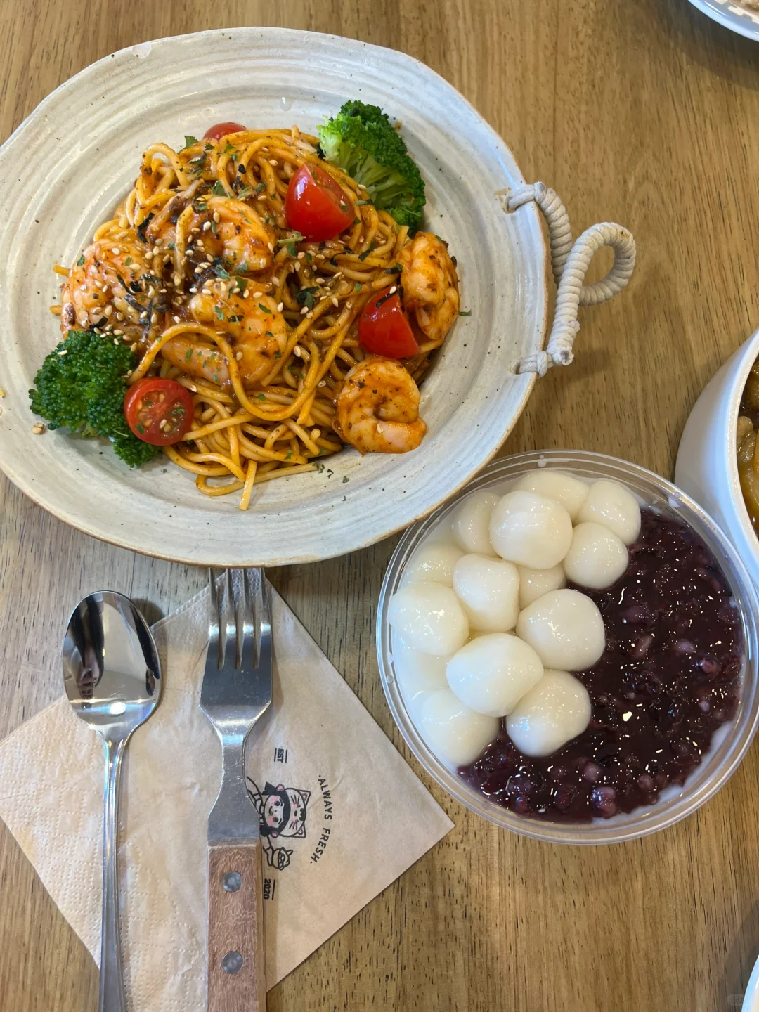 Newly Opened Dessert and Light Eats Spot on 8th Avenue | Fafaroom, Straight from the Camera