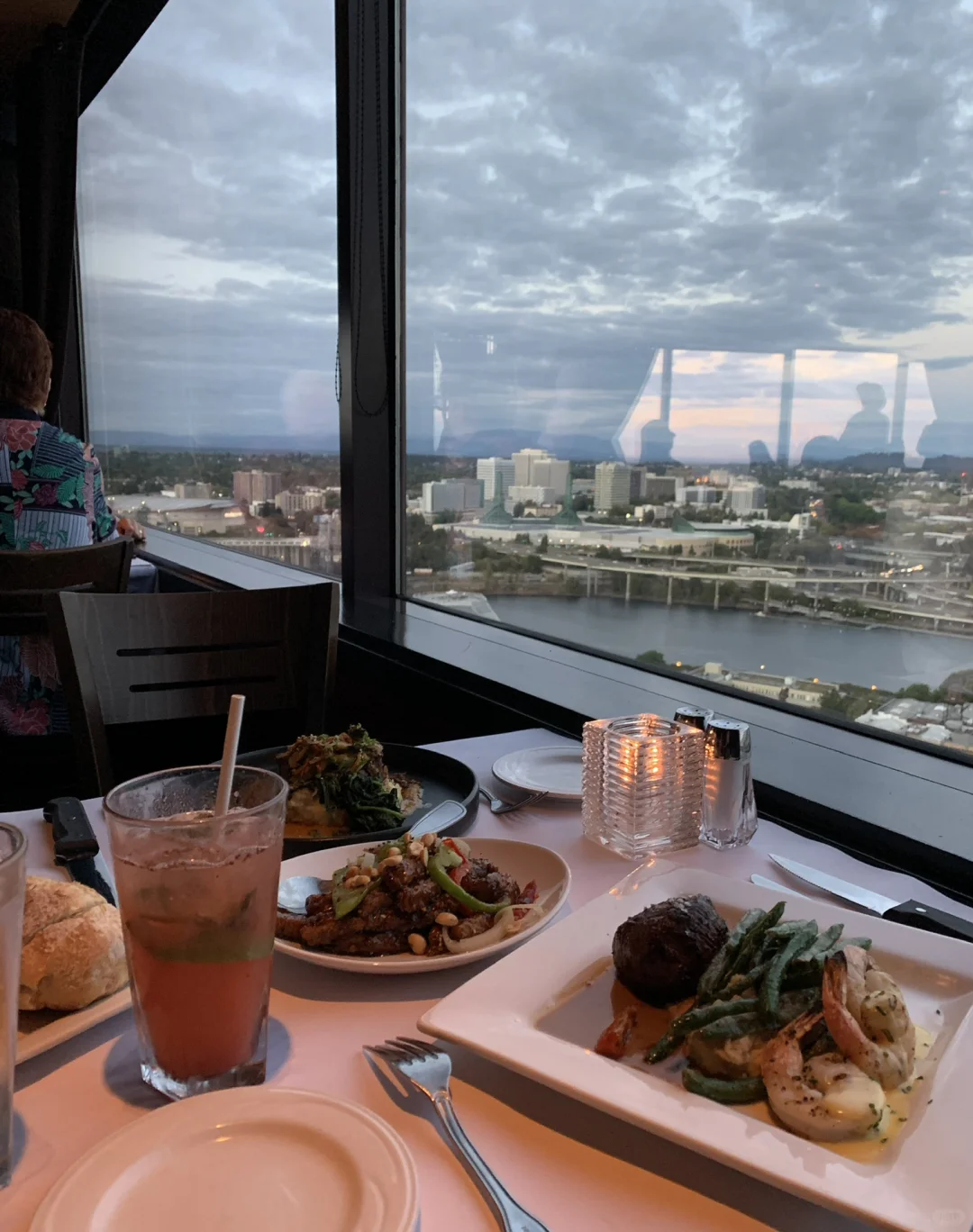 📍Portland City Grill – Portland